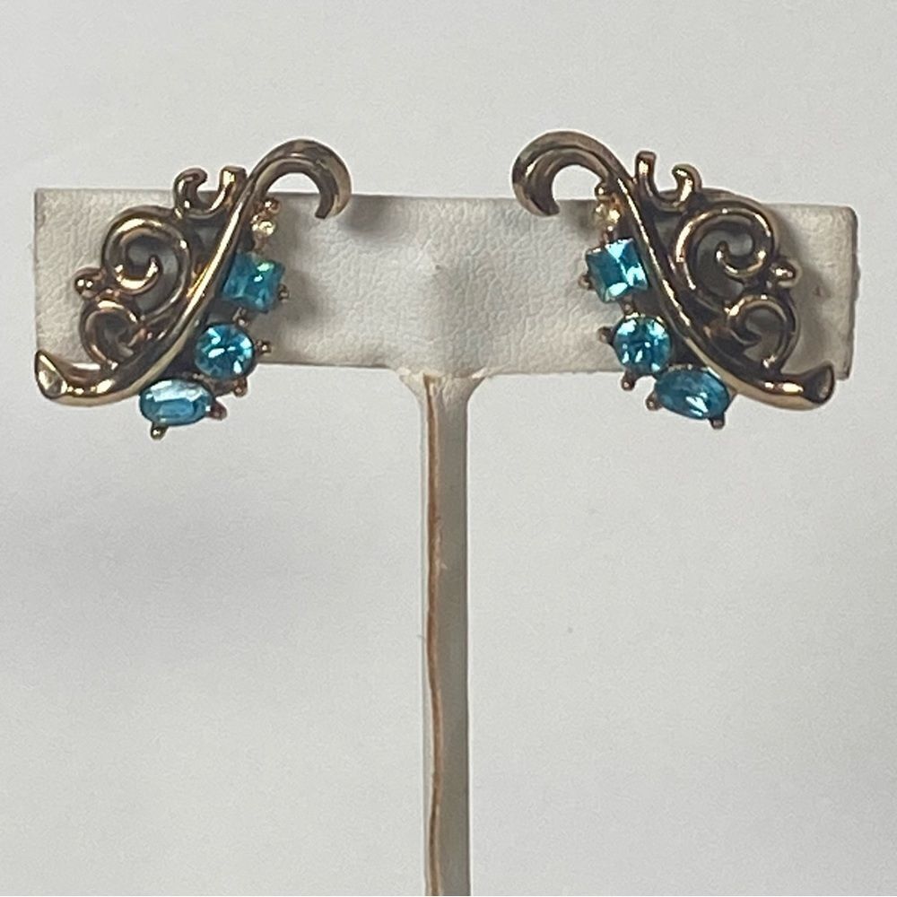 Crown Trifari Vintage Clip On Earrings Blue Stones W/ Gold Tone Swirl Design